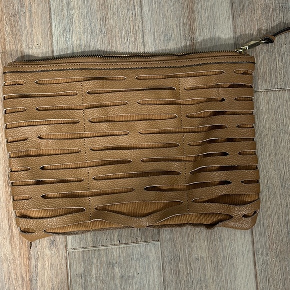 ROMYGOLD Leather clutch signature ROMYGOLD “slash" leather clutch tan color - Picture 1 of 14
